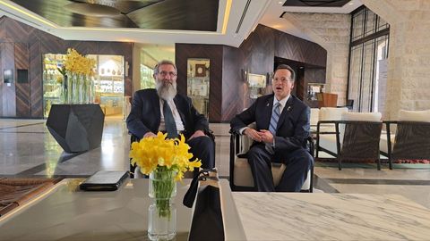 Meeting in Jerusalem: Rabbi Eliahu Birnbaum Highlights the Spiritual Dimension of Dr. José Benjamín Pérez Matos’ Mission Amid War 